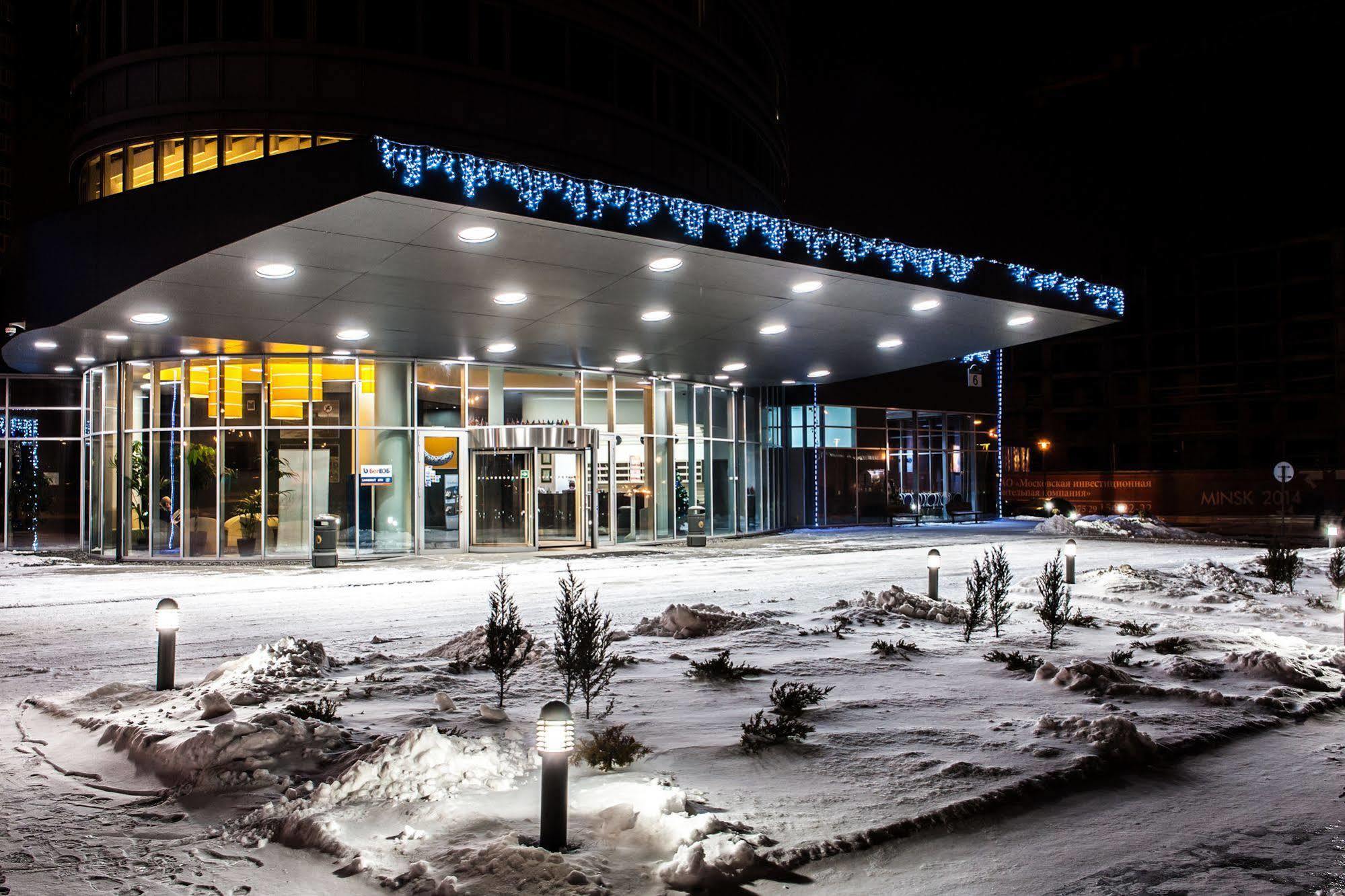 Slavyanskaya Hotel Minsk Exterior photo